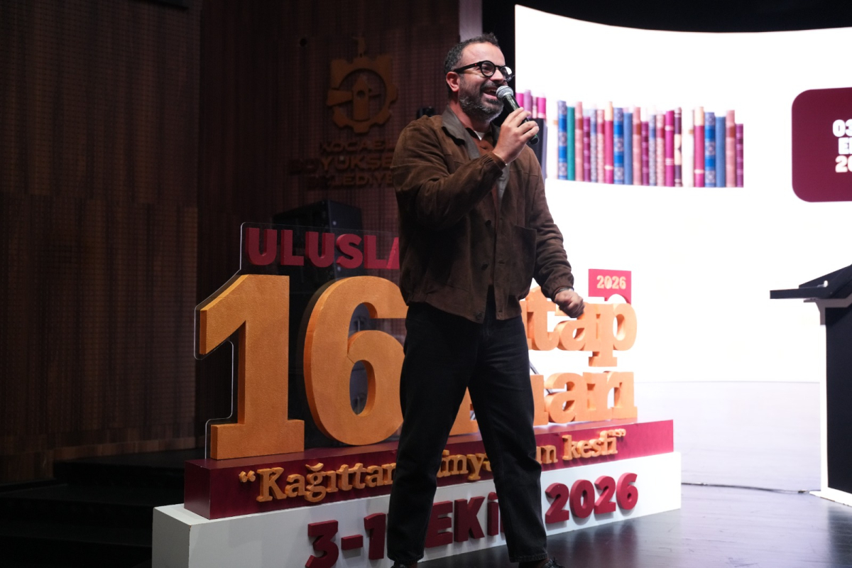 “Yazarlığa giden yol kitap okumaktan geçiyor”