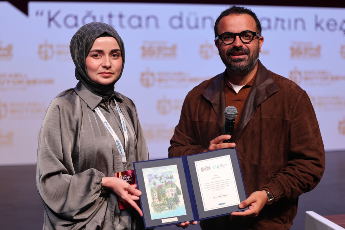 “Yazarlığa giden yol kitap okumaktan geçiyor”