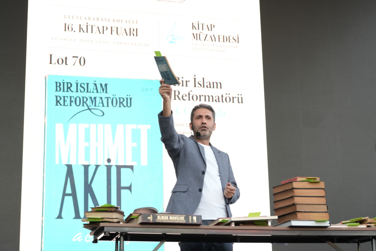 Nadide eserler açık artırmayla satıldı