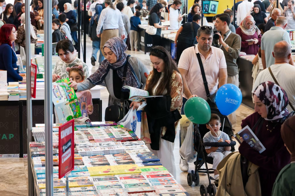 Büyükakın, 7’den 70’e tüm kitapseverlere teşekkür etti