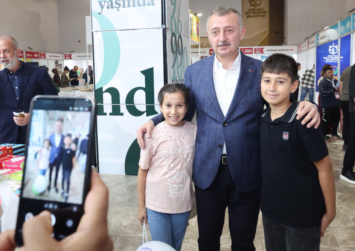 Büyükakın, 7’den 70’e tüm kitapseverlere teşekkür etti