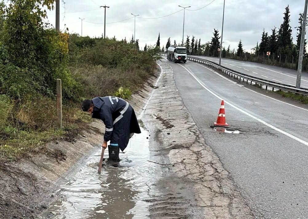Büyükşehir’den sağanak sonrası yoğun çalışma