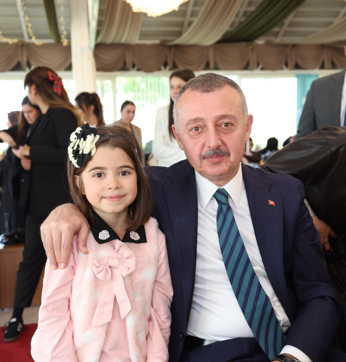 Başkan Büyükakın: “Sizler mutlu olun diye çalışıyoruz”
