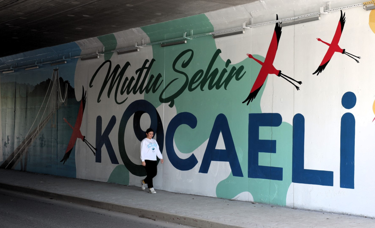 Kocaeli’de trafo ve alt geçitler sanatla renkleniyor