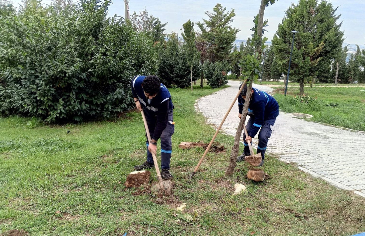 Dilovası Millet Bahçesi dip köşe temizleniyor