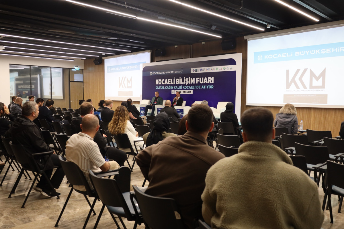 Bilişim Fuarı’nda geleceğin teknolojileri konuşuldu 