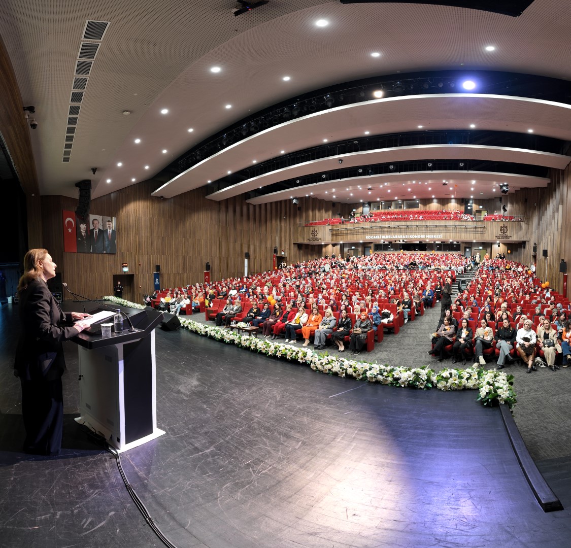 Turuncu balonlarla kadına şiddete ‘dur’ mesajı