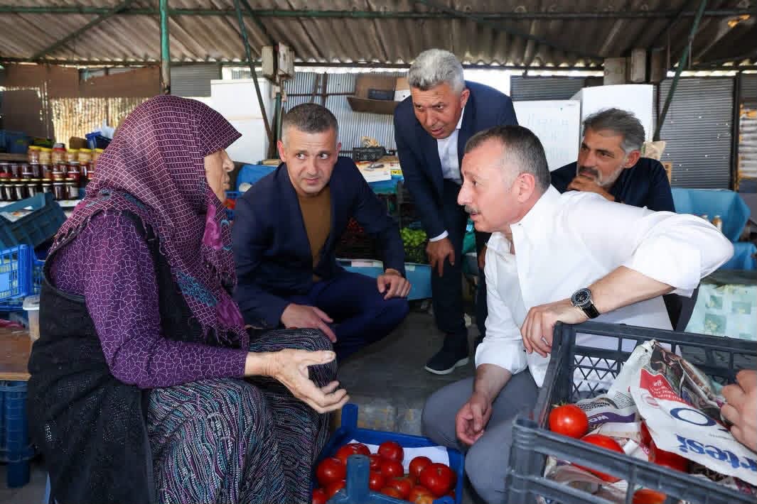 Sokakta, pazarda sıcak, samimi görüntüler
