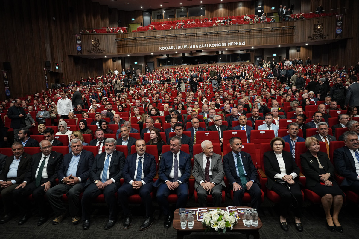 Protokolden Kitap Fuarı’na övgü üzerine övgü