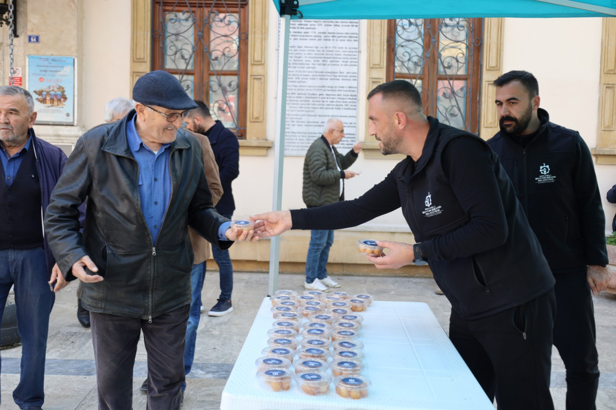 Büyükşehir, Atatürk anısına lokma dağıttı
