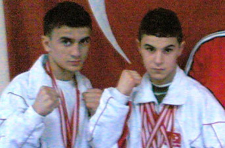 Genç boksörlerimizden iki altın