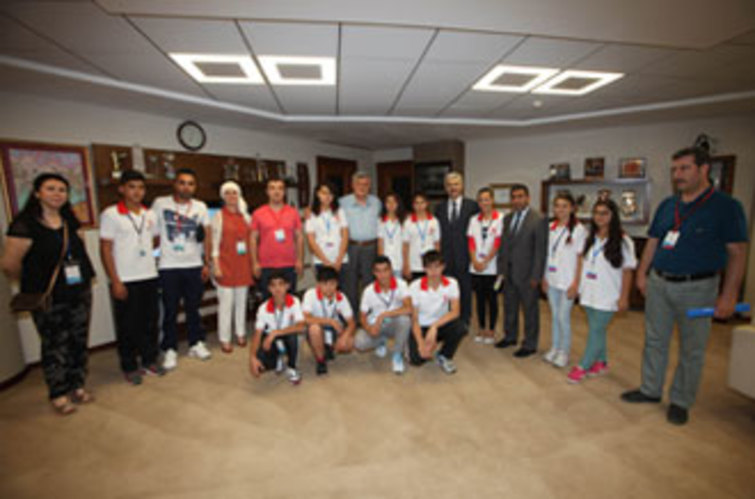 Koruma altındaki çocuklar Başkan Karaosmanoğlu'nu ziyaret etti