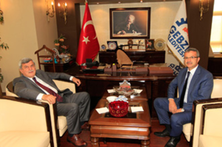 Başkan Karaosmanoğlu'ndan Köşker'e hacı ziyareti