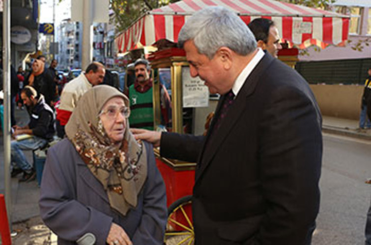Başkan, Akça Camii esnafını ziyaret etti