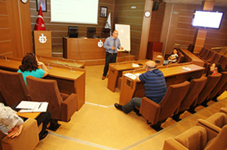 Büyükşehir'de eğitimcilere yetişkin eğitimi ve özellikleri semineri