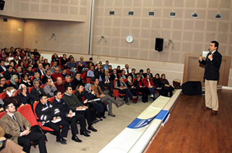Büyükşehir personeline üniversite ayarında eğitim