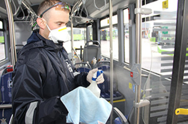 Büyükşehir'in otobüsleri her gün temizleniyor