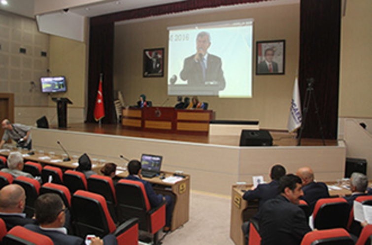 Büyükşehir Meclisi'nde Niğde'deki açılış canlı yayında izlendi