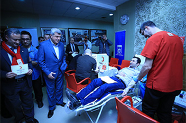 Büyükşehir personelinden Kızılay'a kan bağışı
