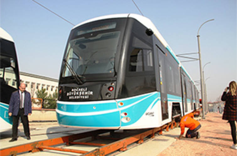 Akçaray'da ikinci tramvay aracı da teslim alındı