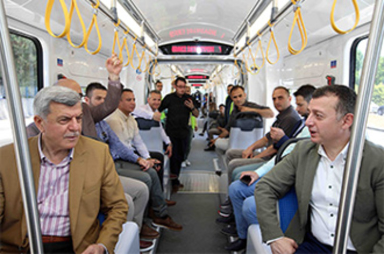 Başkan Karaosmanoğlu, Akçaray'ın test sürüşlerine katıldı