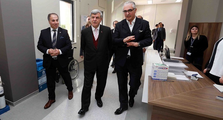 Başkan Karaosmanoğlu, Anadolu Sağlık Merkezi GOSB Tıp Merkezini ziyaret etti