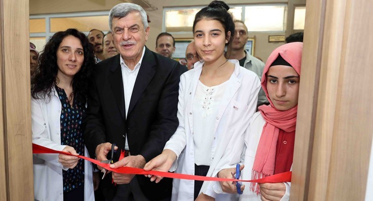 Başkan Karaosmanoğlu, Fen laboratuvarlarını tek tek açıyor