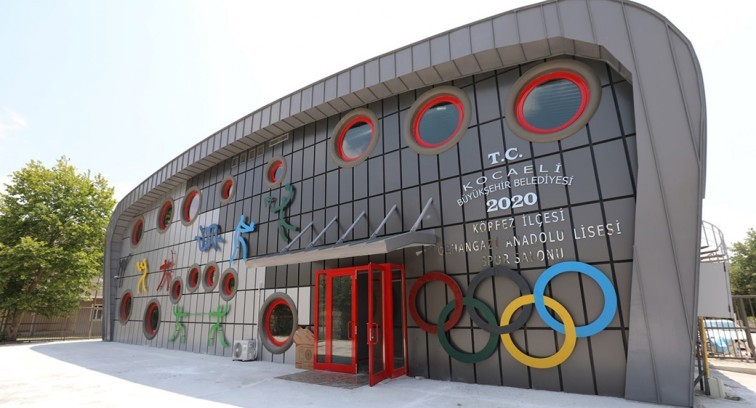 Orhangazi Spor Salonu hizmete gireceği güne hazırlanıyor