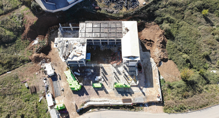 Gebze Beyaz Kalpler Merkezi inşası betonarme ve çatı işleri ile devam ediyor