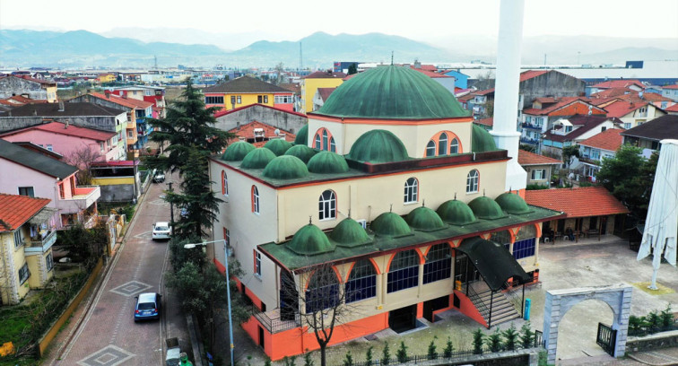 Büyükşehir, 42 Evler Camii'nin dış cephesini yeniledi