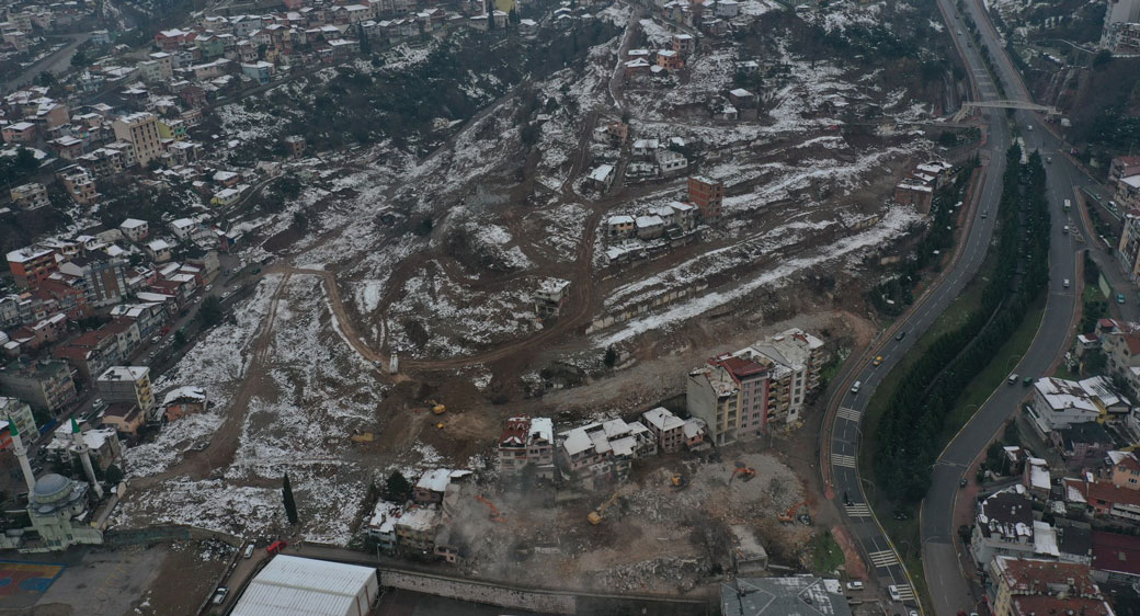 Cedit'te 373 bina yıkıldı, kira yardımı yapıldı