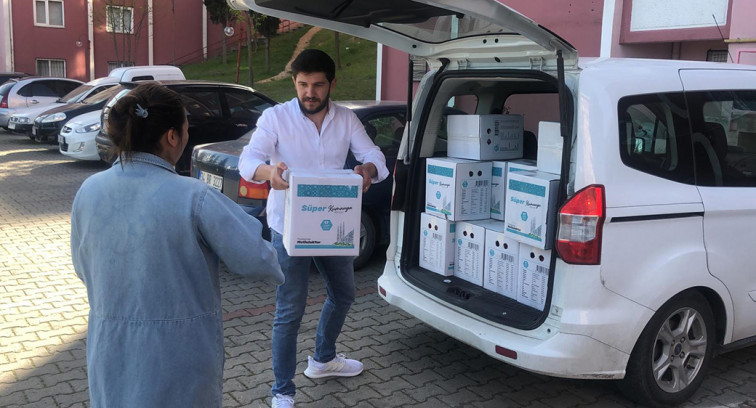 Büyükşehir, uluslararası öğrencilere gıda kolisi dağıttı