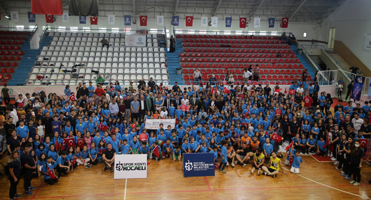 Büyükşehir'in yaz spor okulları açıldı