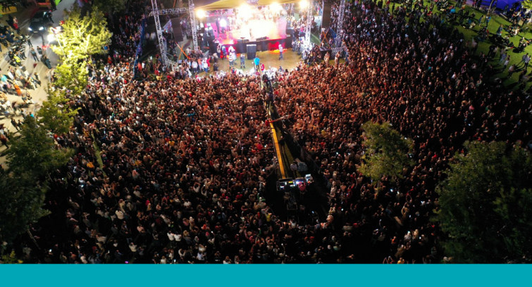 Büyükşehir'in yaz konserinde Ziynet Sali, Karamürsel'in kurtuluş gününe coşku kattı