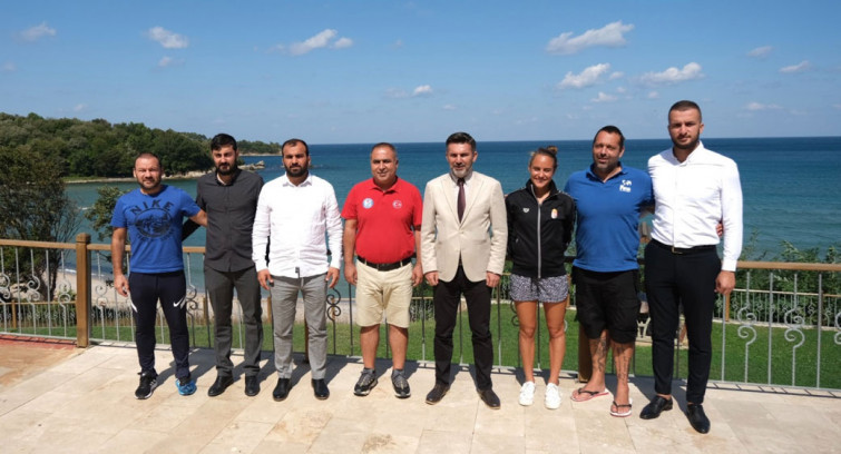 Dünya şampiyonu yüzücüler Kocaeli'de kulaç atacak