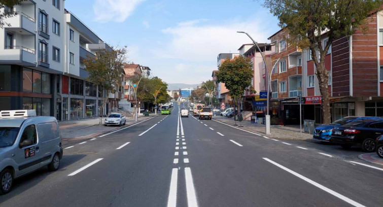 Körfez Akşemsettin Caddesi ve  Cumhuriyet Bulvarında yol çizgileri çekildi