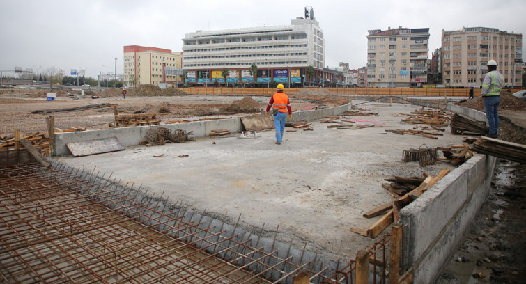 Milli İrade Meydanı'nda temel betonu döküldü