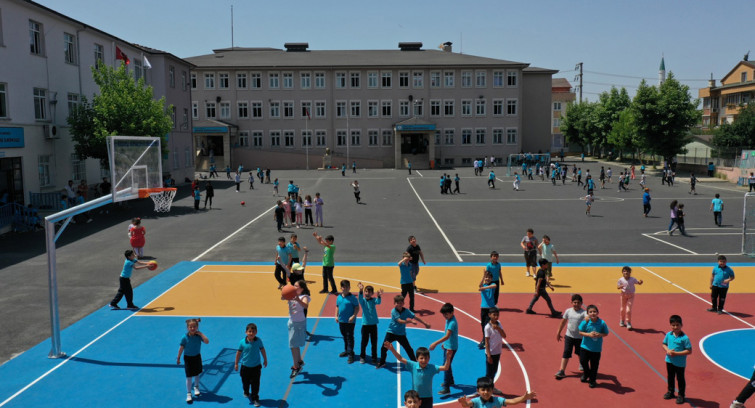 2022 yılında Büyükşehir'den 106 okula pota