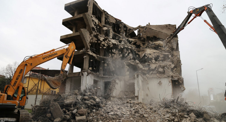 Bir yılda Kocaeli'de 100 bina yıkıldı