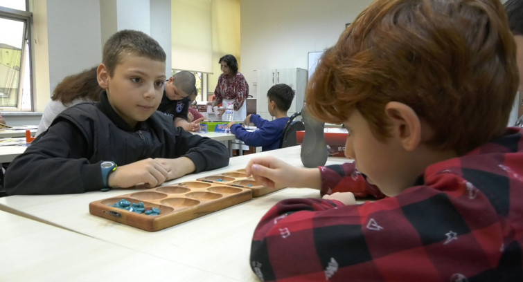 İşitme engelli çocuklara ‘Akıl Oyunları' eğitimi