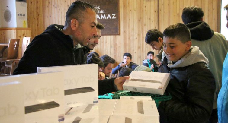 Deprem bölgesinden gelen  öğrencilere eğitim desteği