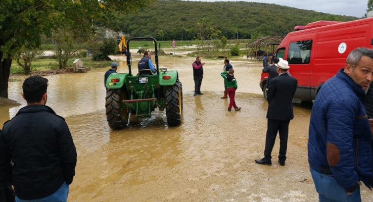 Büyükşehir'den tarlaları selden zarar gören çiftçilere destek