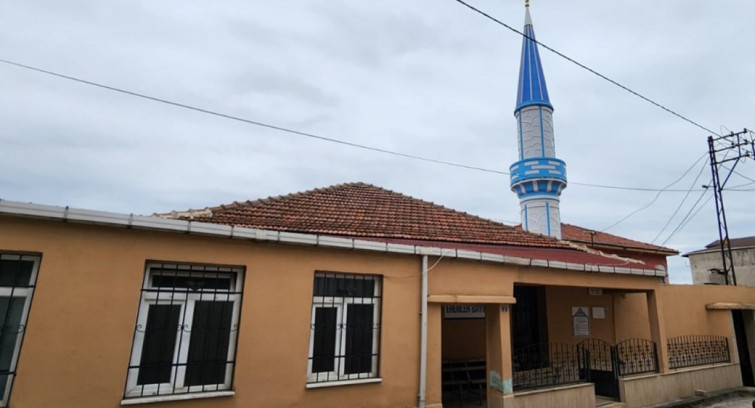 Büyükşehir, Eren Bayırı Camii'nin dayanıksız minaresini yeniledi