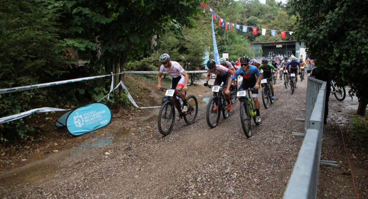 Kocaeli'de Uluslararası Dağ Bisikleti Kupası Yarışları tamamlandı