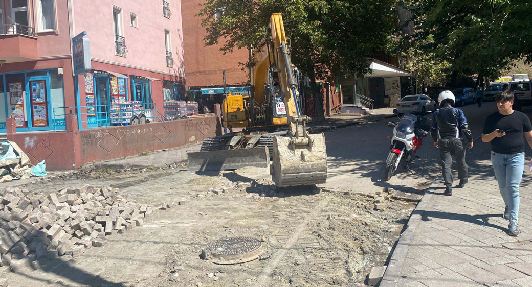 Yenidoğan Derince Caddesi'nin çehresi değişiyor