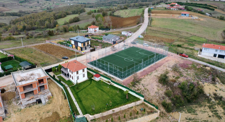 Büyükşehir'den köylere futbol sahası