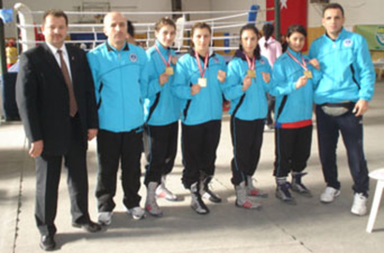 Bayan Boksörlerden 4 Türkiye şampiyonluğu