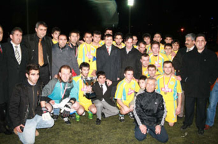 Büyükşehir Kupasını Çayırova Belediyespor aldı